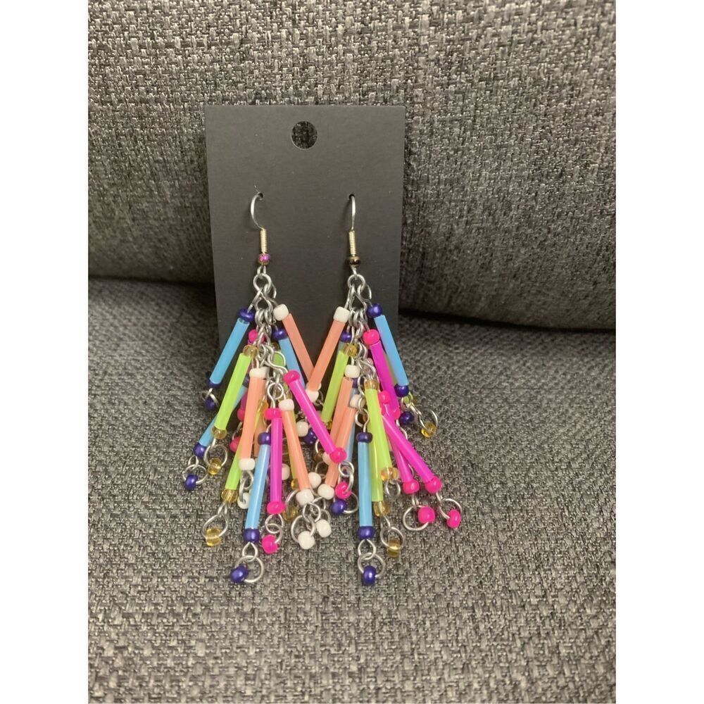 Handmade Straw Dangle Earrings - Picture 3 of 3